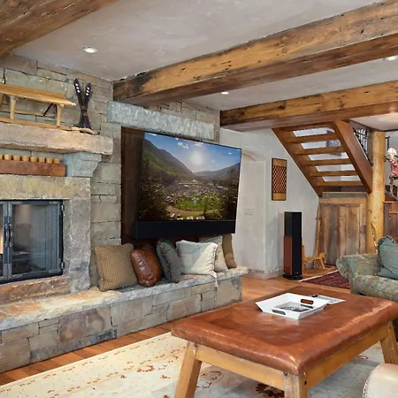 Hilltop Hideaway By Exceptional Chalet *
