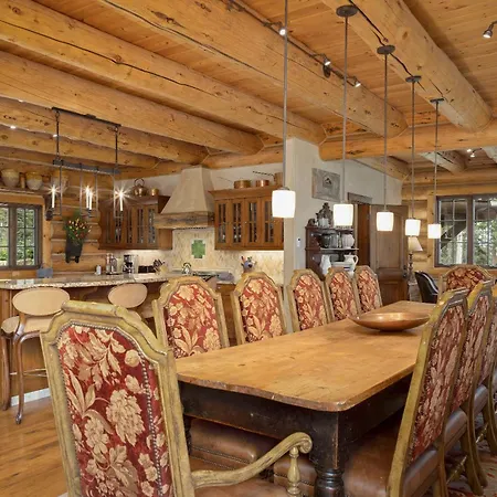 Hilltop Hideaway By Exceptional *