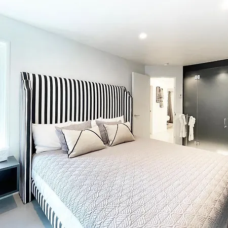 Downtown Modern Creekside Apartment