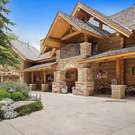 Hilltop Hideaway By Exceptional Chalet