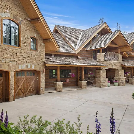 Hilltop Hideaway By Exceptional Chalet *