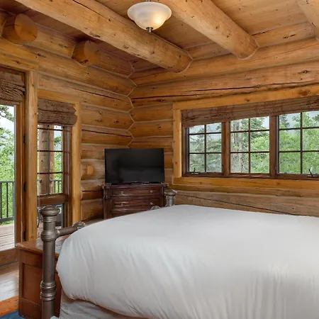 Hilltop Hideaway By Exceptional Chalet *