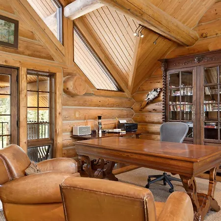 Hilltop Hideaway By Exceptional Chalet