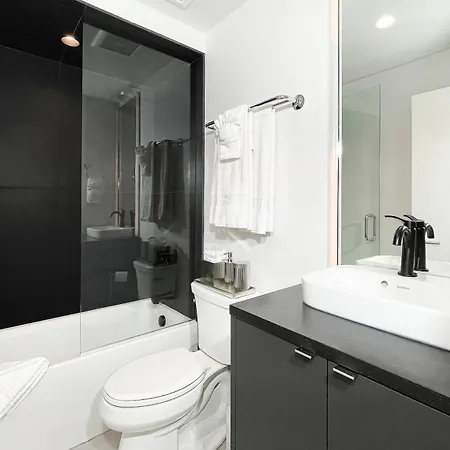 Downtown Modern Creekside Apartment