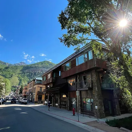 Downtown Modern Creekside