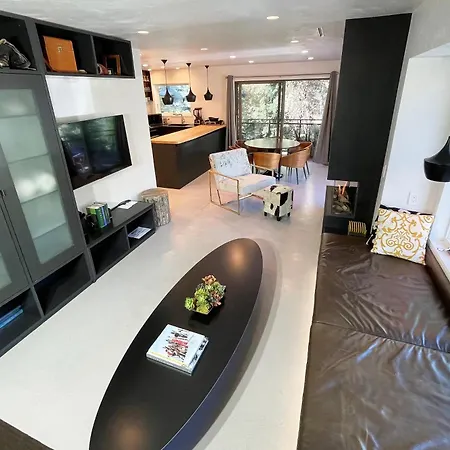 Apartment Downtown Modern Creekside