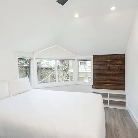 Columbine A By Exceptional Apartment
