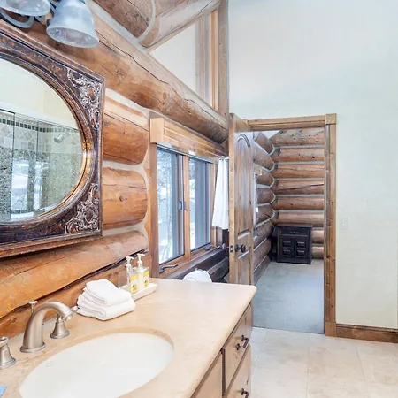 Bearpaw Manor By Exceptional Chalet