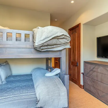 Two Trails By Exceptional Chalet *