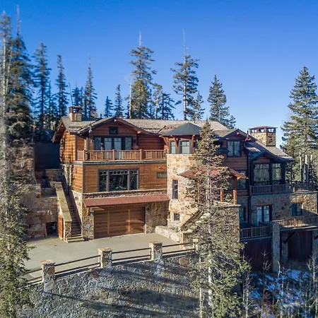 Two Trails By Exceptional Chalet *