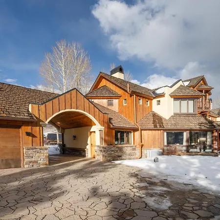 Chalet Satisfaction By Exceptional *
