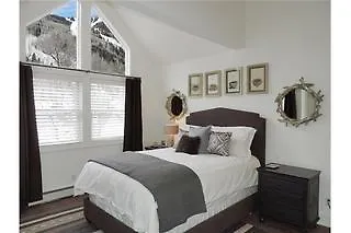 570 West Colorado