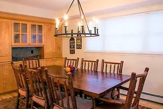 Holiday home Legacy House