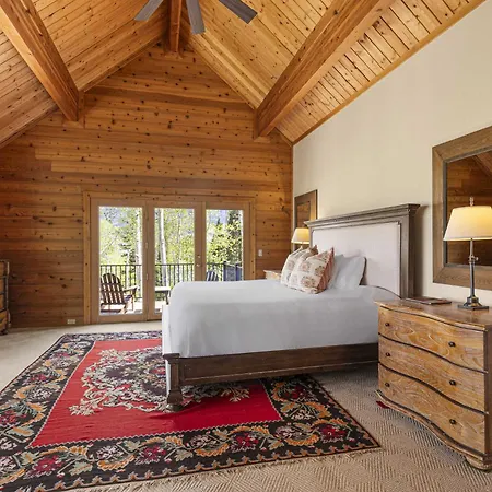 Luxury Mountain Retreat With Hot Tub And Views Holiday home