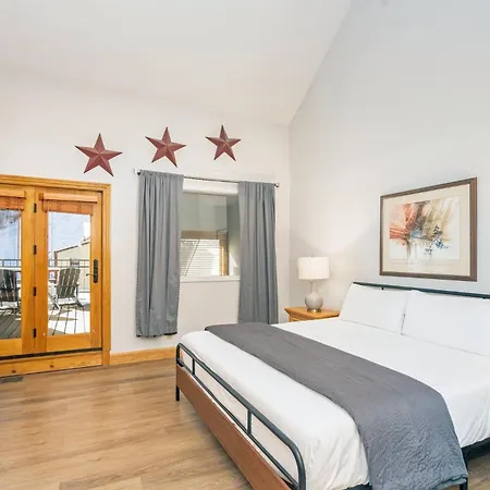 Apartment In Out Lift 7! Deck, Hot Tub, Garage Parking *