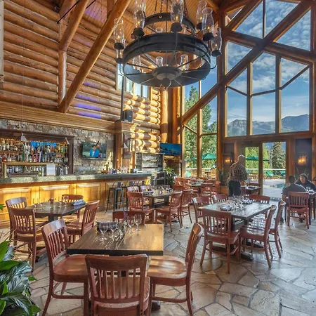 Mountain Village Getaway With Pool & Hot Tub *