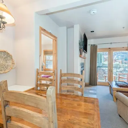 Holiday home Mountain Village Getaway With Pool & Hot Tub