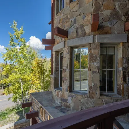 Luxury Lorian Lookout With Plenty Of Amenities Holiday home