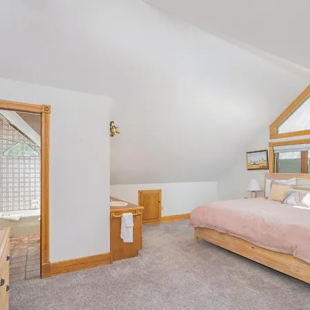 Mountain House East 3 Bedroom Holiday home