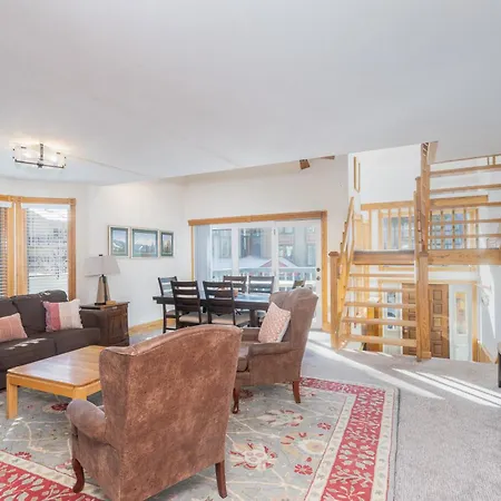Mountain House East 3 Bedroom Holiday home