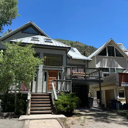 Mountain House East 3 Bedroom Holiday home