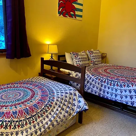 Holiday home Centrally Located In Town, 2 Bed And 2 Bath Manitou Is A Must *