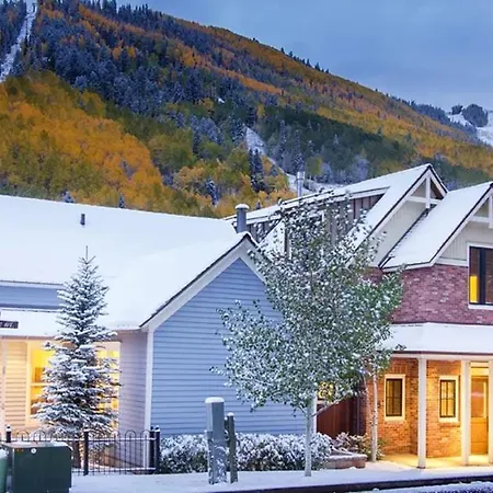 Villa South Oak Retreat - Convenient Luxury By Gondola! *