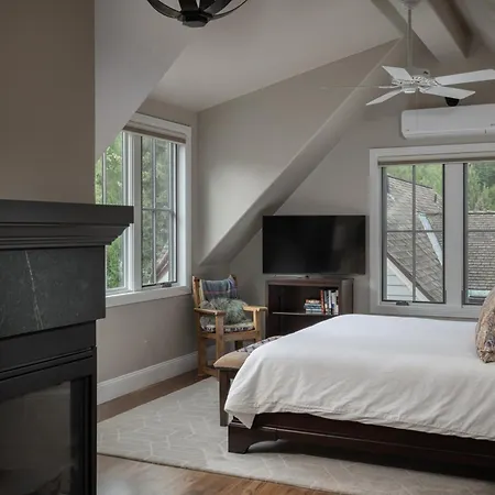 South Oak Retreat - Convenient Luxury By Gondola! Villa