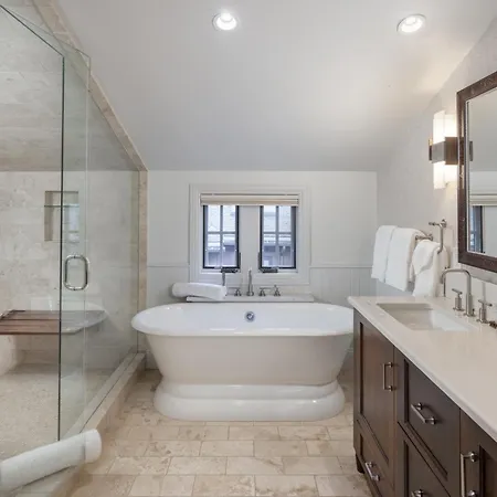 South Oak Retreat - Convenient Luxury By Gondola! Villa *