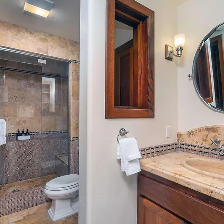 Holiday home Crystal Ridge Retreat Hot Tub Walk To Lifts