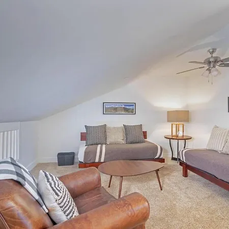 Apartment Unit 323