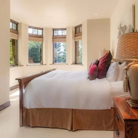 Holiday home Luxe Mountain Village Retreat Hot Tub With Views *