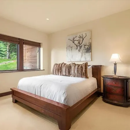 Luxe Mountain Village Retreat Hot Tub With Views Holiday home