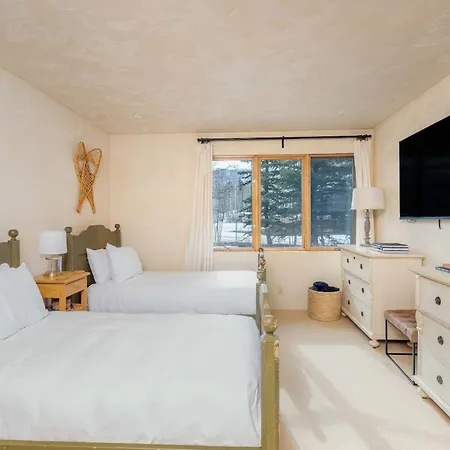 Spacious Retreat With Private Hot Tub Telluride