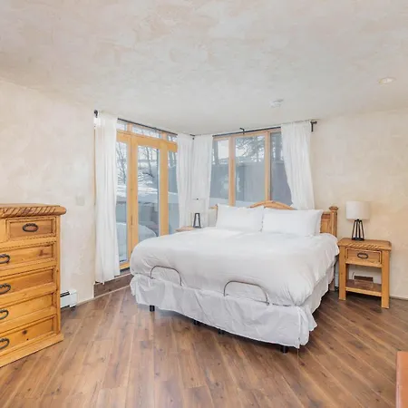 Spacious Retreat With Private Hot Tub Holiday home Telluride