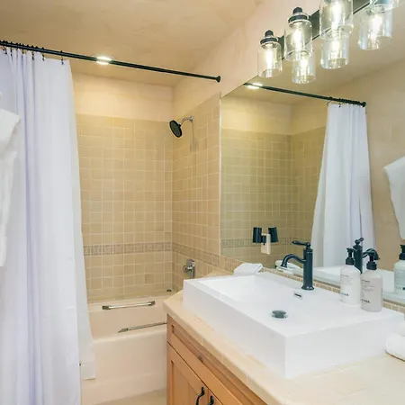 Holiday home Spacious Retreat With Private Hot Tub *