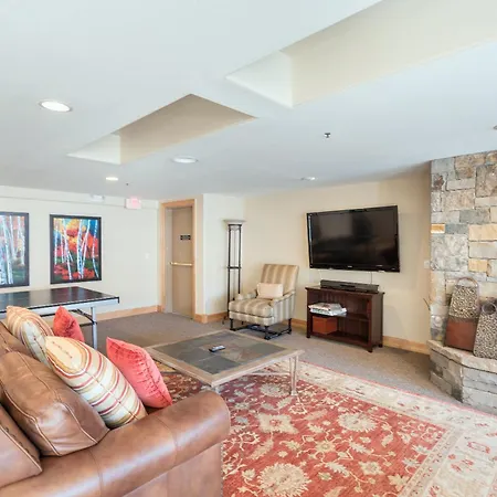 Luxury Lorian Lookout With Plenty Of Amenities *