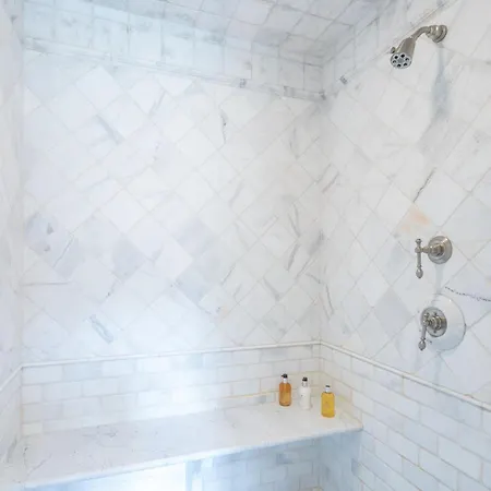 Luxury Lorian Lookout With Plenty Of Amenities *