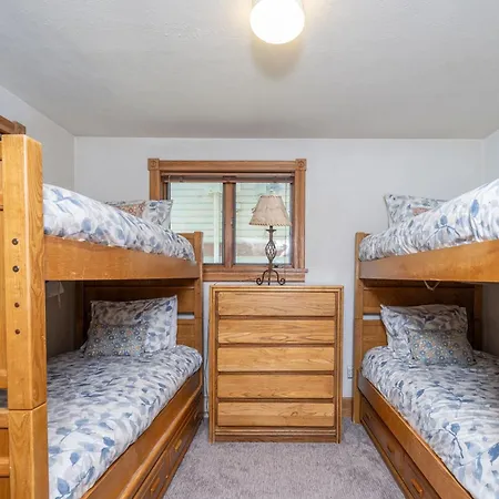 Holiday home Mountain House East 3 Bedroom *