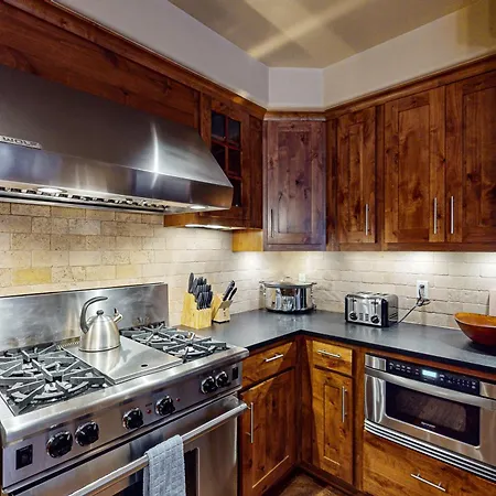 Ballard North 204 - Ballard Brown Bear Apartment