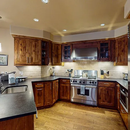 Ballard North 204 - Ballard Brown Bear Apartment
