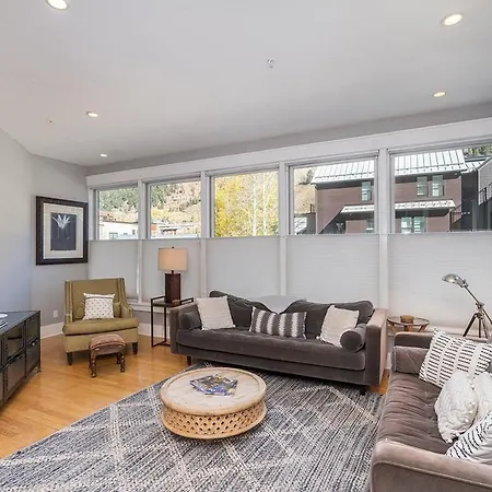 East Side Hideaway Apartment