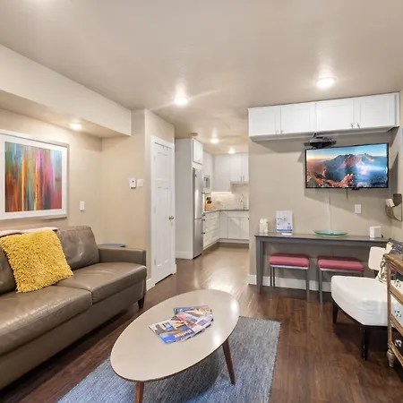 Walk To Ski, Stylish & Bright! Ground Floor, Hot Tub, Pool Telluride