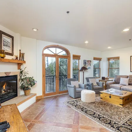 Bear Creek 212 Apartment