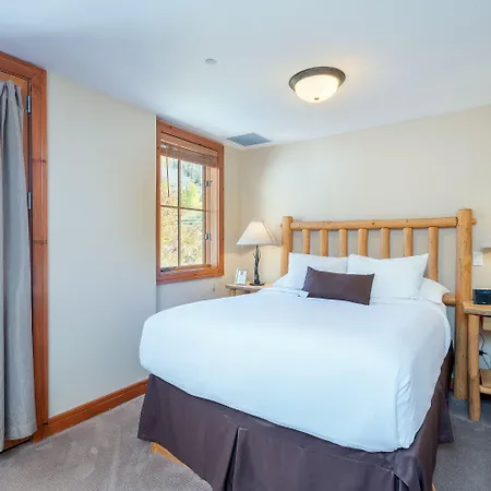Hotel At Lost Creek