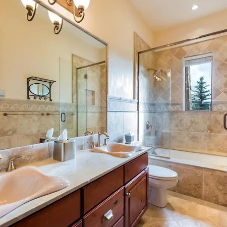 Mountain With A Private Hot Tub Ideal For A Colorado Getaway *