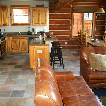 Mountain Lodge *