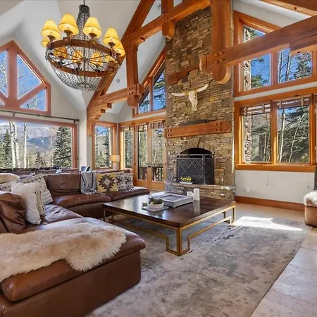 Mountain Village Retreat With Hot Tub Sauna & Views Holiday home *