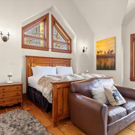 Mountain Village Retreat With Hot Tub Sauna & Views Holiday home