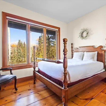 Mountain Village Retreat With Hot Tub Sauna & Views